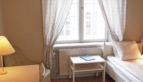 Habitación básica con 2 camas individuales