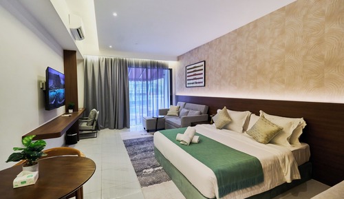Suite estudio Premier, no fumadores, vistas a la piscina