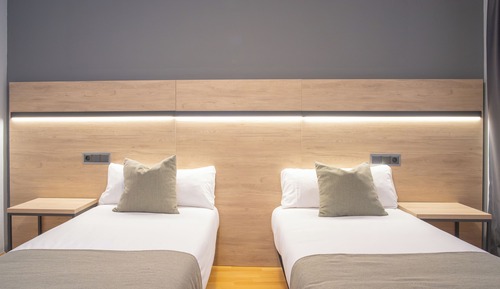 Habitación básica con 2 camas individuales