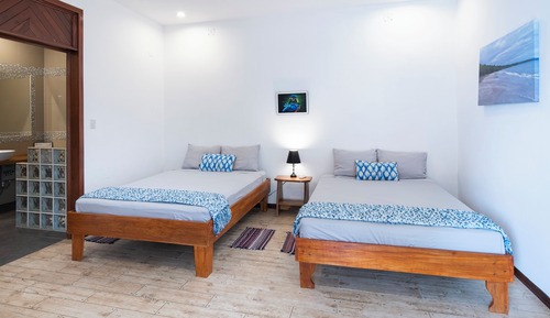 Habitación cuádruple estándar, 2 camas dobles, vistas a la piscina