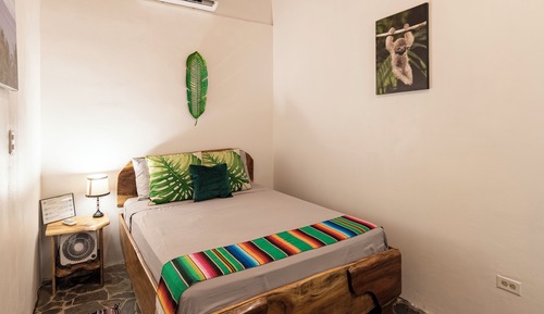 Habitación básica doble, 1 cama doble, vistas a la piscina