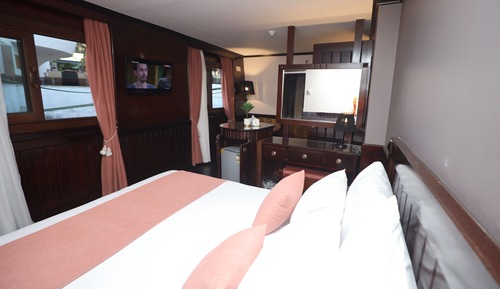 Habitación clásica con 1 cama doble o 2 individuales, vistas al puerto