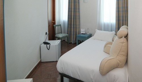 Habitación individual básica, vistas parciales al mar