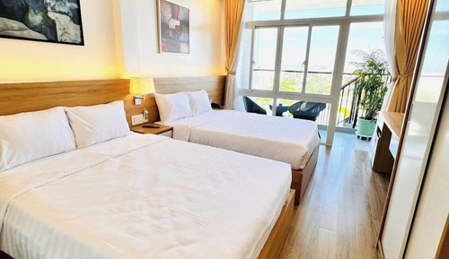 Habitación superior, balcón, vistas a la ciudad