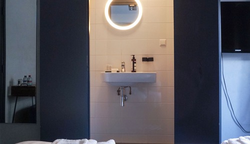 Habitación básica con 1 cama doble o 2 individuales