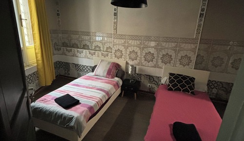 Habitación básica con 1 cama doble o 2 individuales