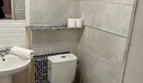 Estudio básico, baño privado