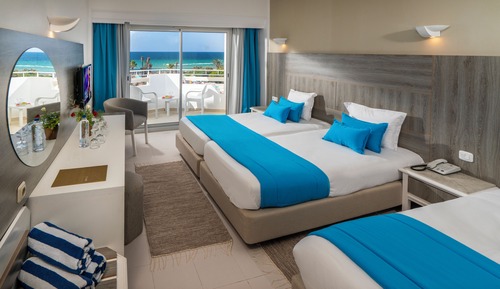 Habitación cuádruple, mirando al mar