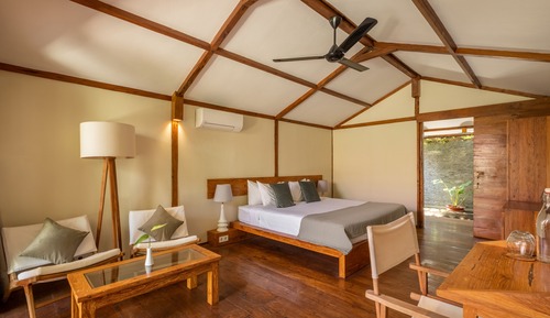 Habitación doble superior, 1 cama de matrimonio grande, vistas a la piscina, junto a la piscina