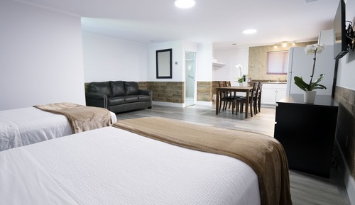 Estudio, cocina ( 2 full beds- NO PETS)