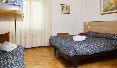 Habitación cuádruple económica