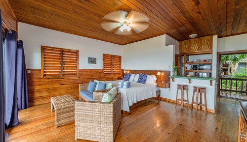 Port Royal Suite - Premium Studio, 1 King Bed, Oceanview, Ground Floor Unit