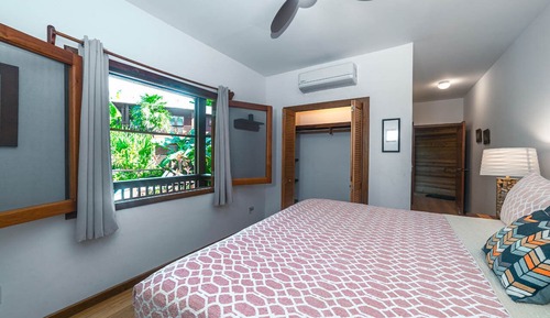 Casa superior, 3 habitaciones, acceso a la piscina, junto a la piscina