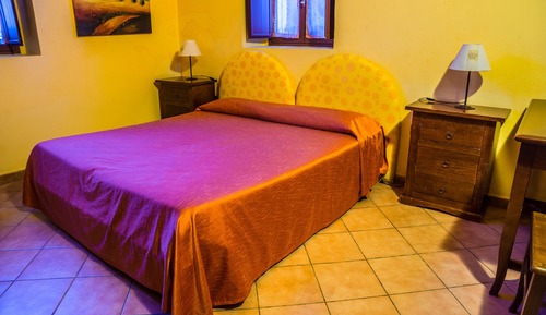 Habitación estándar con 1 cama doble o 2 individuales, 1 habitación, baño privado, vistas al jardín