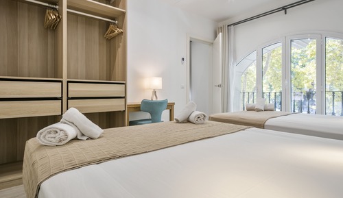 Apartamento, 4 habitaciones, balcón, vistas a la ciudad