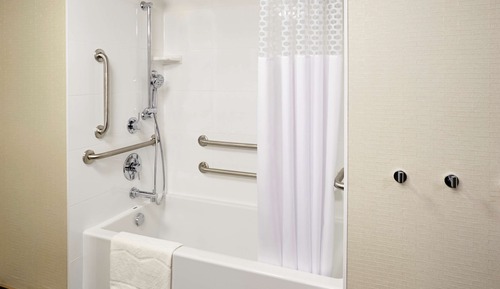 Habitación, 2 camas de matrimonio, accesible para personas con discapacidad, bañera