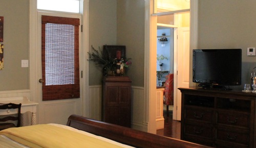 Suite, 1 cama de matrimonio grande, baño privado, vistas al jardín (Downstairs, Little Gem)