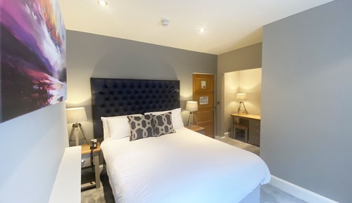 Superior King Room, 1 King Bed, Jetted Tub and Shower