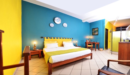Suite ejecutiva, 1 cama de matrimonio grande, no fumadores, vistas a la piscina