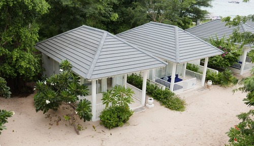 Bungalow, vistas parciales al mar