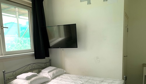 7 Person Room
