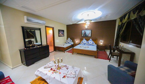 Habitación Confort doble, baño privado, vistas a la piscina