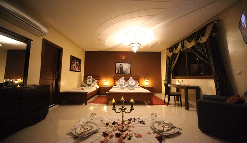 Suite Confort, 1 cama de matrimonio grande, baño privado, vistas al jardín