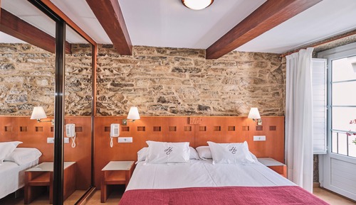 Habitación con 1 cama doble o 2 individuales, balcón