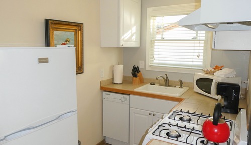 Stephenson 4 Deluxe Room, 1 King, Parking (Not Pet Friendly)