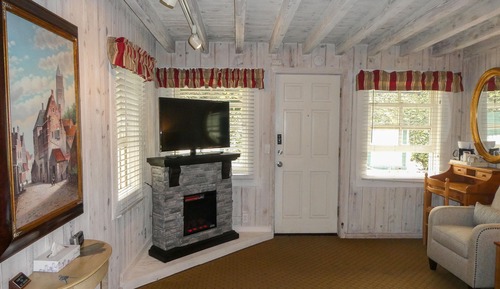 Stafford Room, 1 King, Parking (Not Pet Friendly)