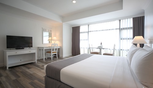 Estudio básico, 1 cama de matrimonio grande