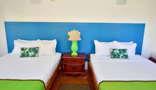 Habitación familiar, baño privado, junto a la playa