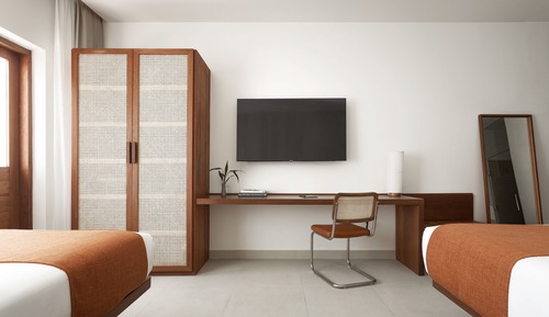 Deluxe Family Room