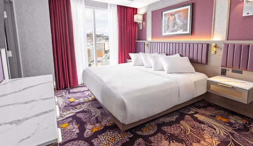 Suite Deluxe, 1 cama de matrimonio grande, vistas a la ciudad