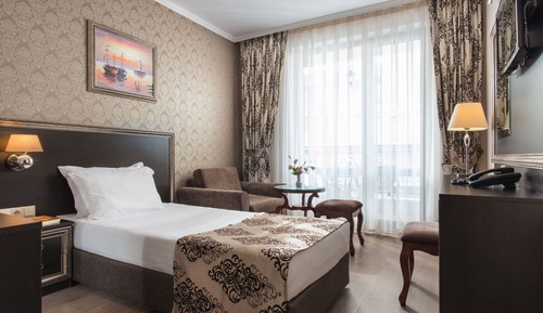 Single Room (up to 1 Adult + 1 Child)