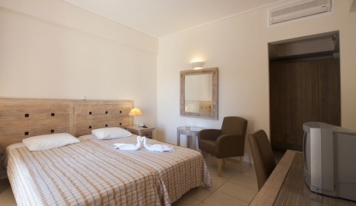 Habitación básica con 1 cama doble o 2 individuales
