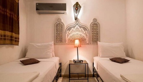 Habitación básica, 2 camas individuales, baño privado, en esquina