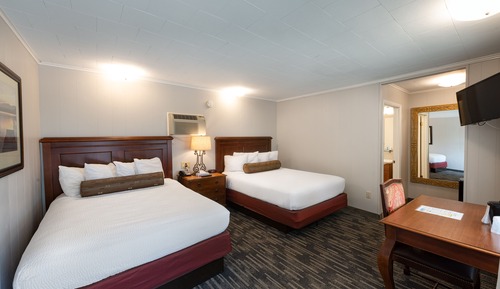 Center Room, 2 Queen Beds 