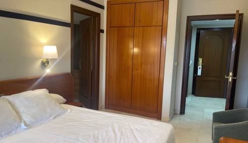 Habitación familiar, varias camas, balcón