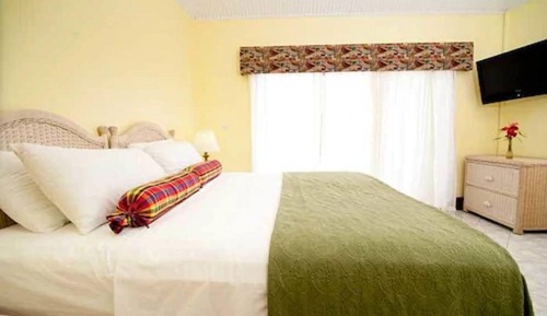 Habitación superior, vistas parciales al mar