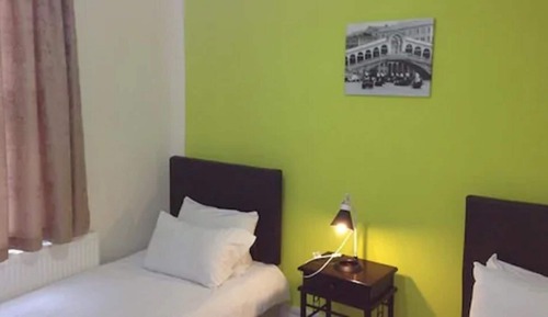 Habitación económica con 2 camas individuales