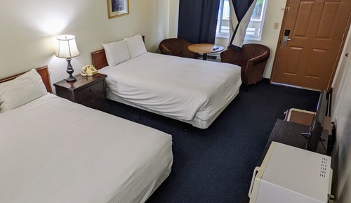 Habitación estándar, 2 camas de matrimonio, frigorífico y microondas