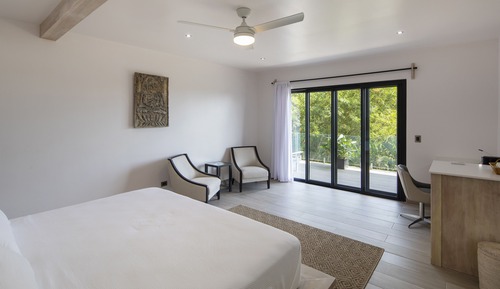 Habitación, 1 cama de matrimonio grande, vistas a la piscina