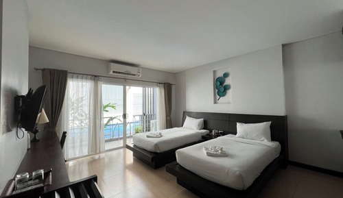 Habitación Deluxe, acceso a la piscina