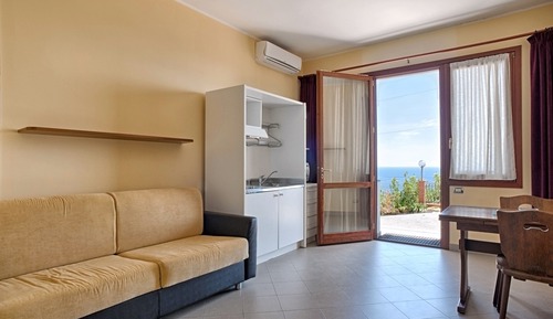 Estudio, terraza, vistas al mar