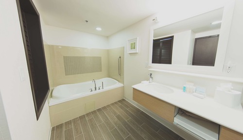 Estudio, 1 cama de matrimonio grande, frigorífico y microondas