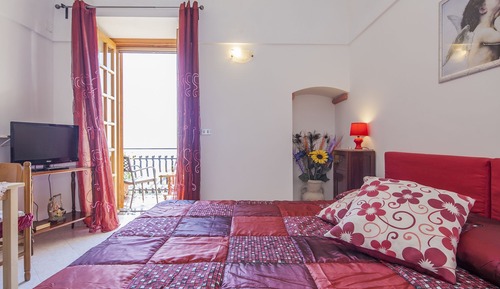 Habitación con 1 cama doble o 2 individuales, balcón