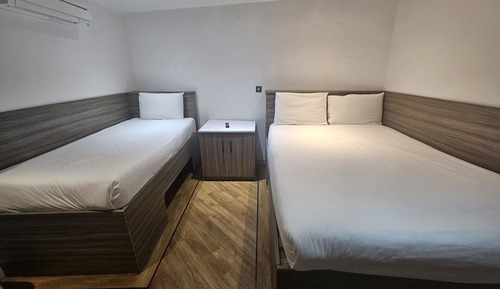 Habitación familiar (Lower Ground Floor, No Windows)