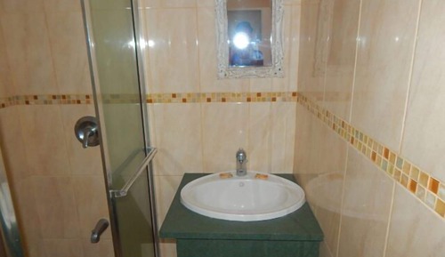 Estudio, 1 cama de matrimonio grande, cocina básica