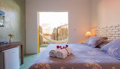 QUARTO TRIPLO COM VARANDA
